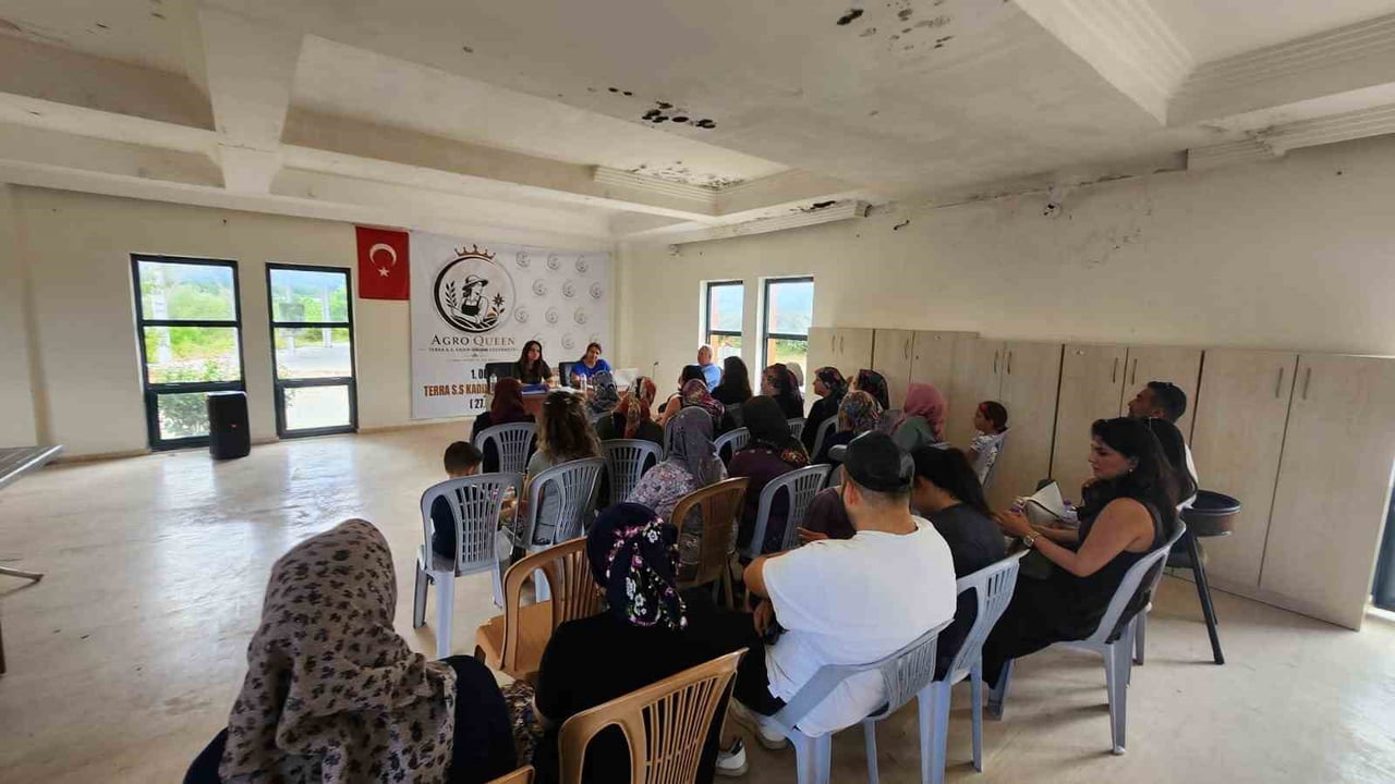 AKSU İLÇESİNE BAĞLI KARAÖZ MAHALLESİ'NDE KURULAN KADIN GİRİŞİMİ KOOPERATİFİ, İLK GENEL KURUL...