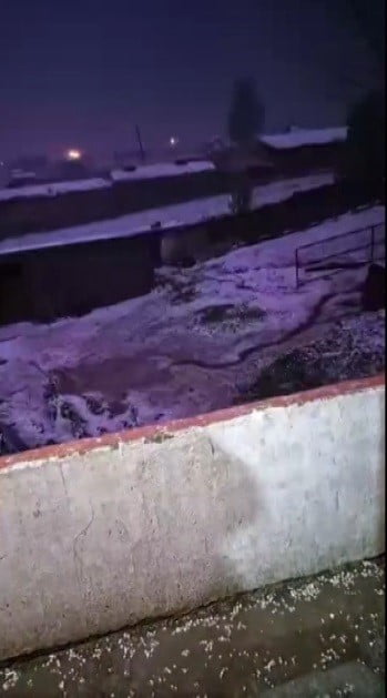 AKYAKA'DA GECE YARISI ETKİLİ OLAN ŞİDDETLİ DOLU YAĞIŞI, KÖY HALKINA KORKU DOLU ANLAR...