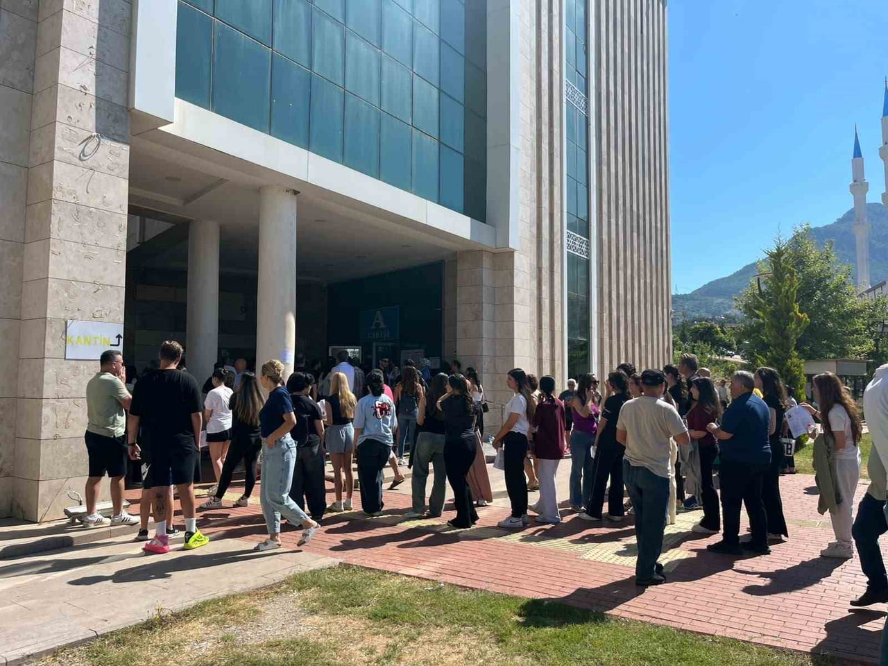 ALANYA'DA 5 BİN 994 ÖĞRENCİ AYT HEYECANI YAŞIYOR