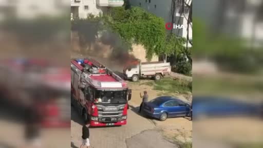 Alanya'da park halindeki kamyonette çıkan yangın söndürüldü