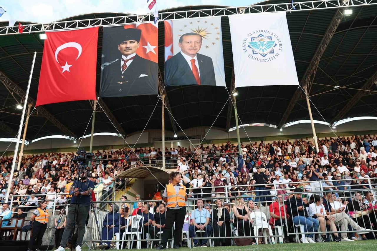 ALANYA ALAADDİN KEYKUBAT ÜNİVERSİTESİ (ALKÜ) 2025-2026 AKADEMİK YILI MEZUNİYET TÖRENİ, 2 BİN 705...