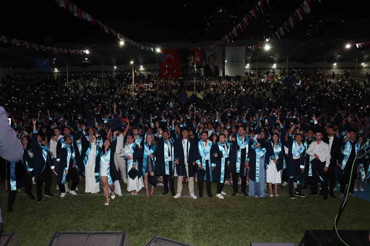 ALANYA ALAADDİN KEYKUBAT ÜNİVERSİTESİ (ALKÜ) 2025-2026 AKADEMİK YILI MEZUNİYET TÖRENİ, 2 BİN 705...