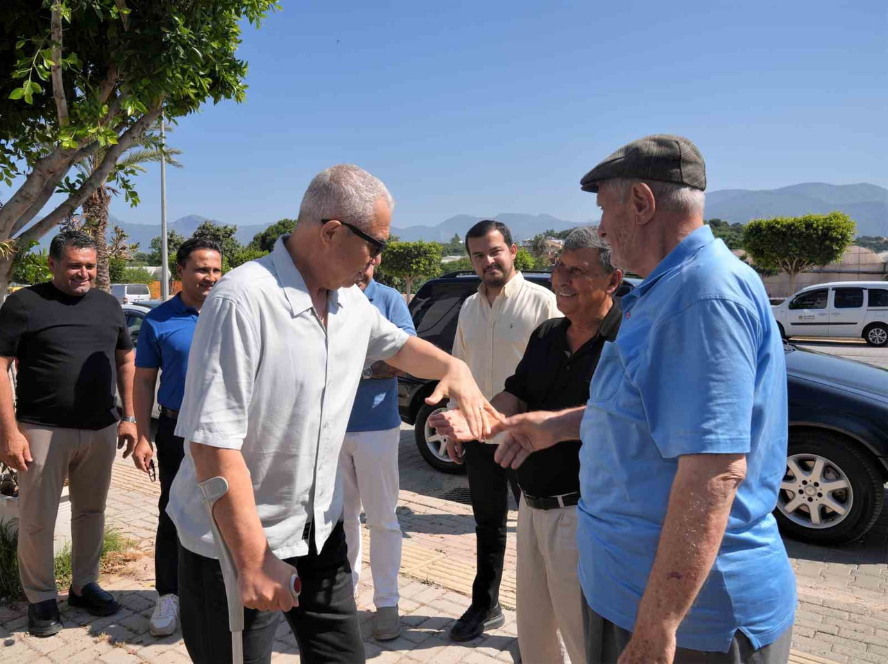 ALANYA BELEDİYE BAŞKANI OSMAN TARIK ÖZÇELİK, KESTEL MAHALLE MUHTARLIĞI'NDA MAHALLE SAKİNLERİYLE...