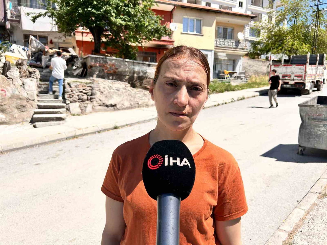 ALANYA’DA YAŞAYAN ASLI ÇELİK, BABASI TARAFINDAN ANNESİNİN ZORLA GÖTÜRÜLEREK ÇÖP EVDE TUTULDUĞUNU...