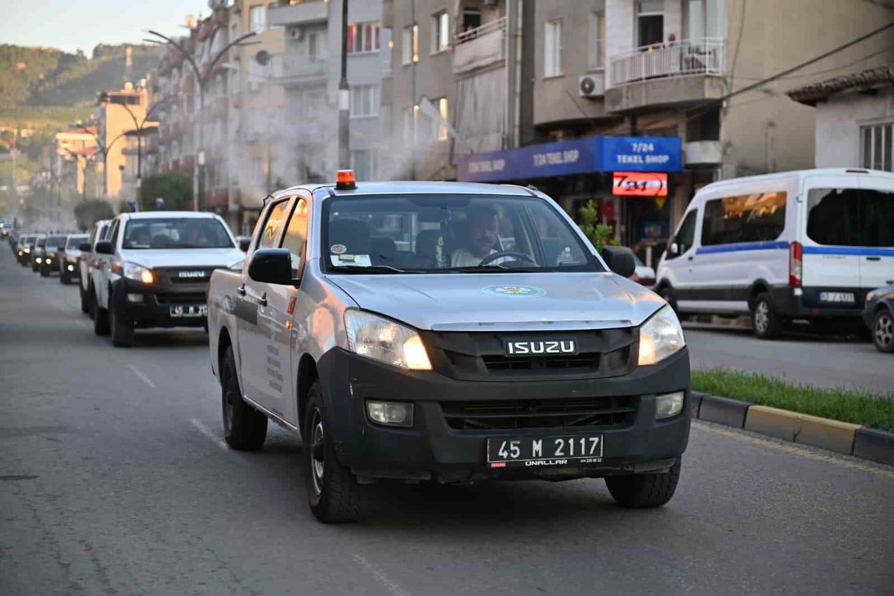 ALAŞEHİR'DE KAPSAMLI İLAÇLAMA ÇALIŞMASI GERÇEKLEŞTİRİLDİ.