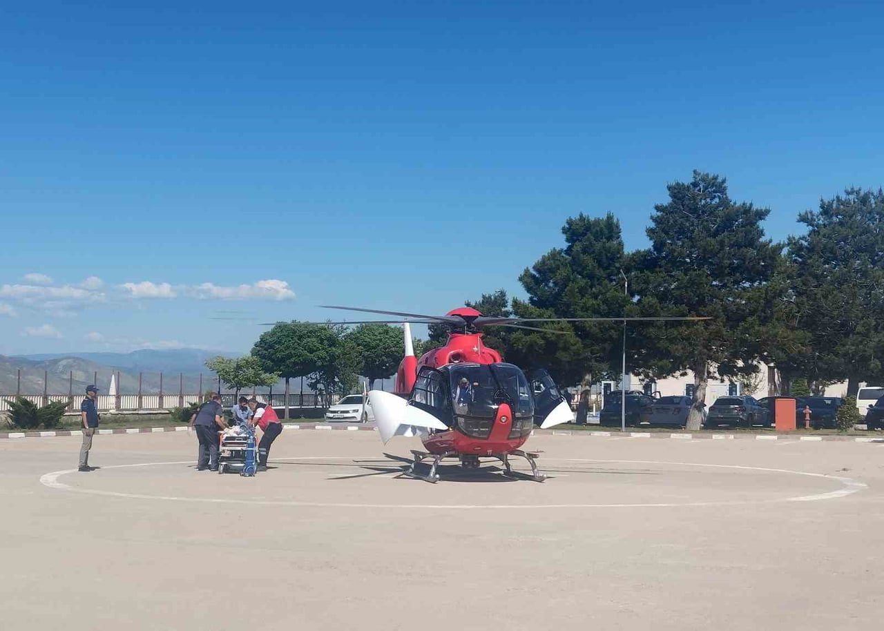 ALGÜL İLÇE DEVLET HASTANESİNDE YAPILAN İLK MÜDAHALENİN ARDINDAN AMBULANS HELİKOPTERLE SİVAS'A...