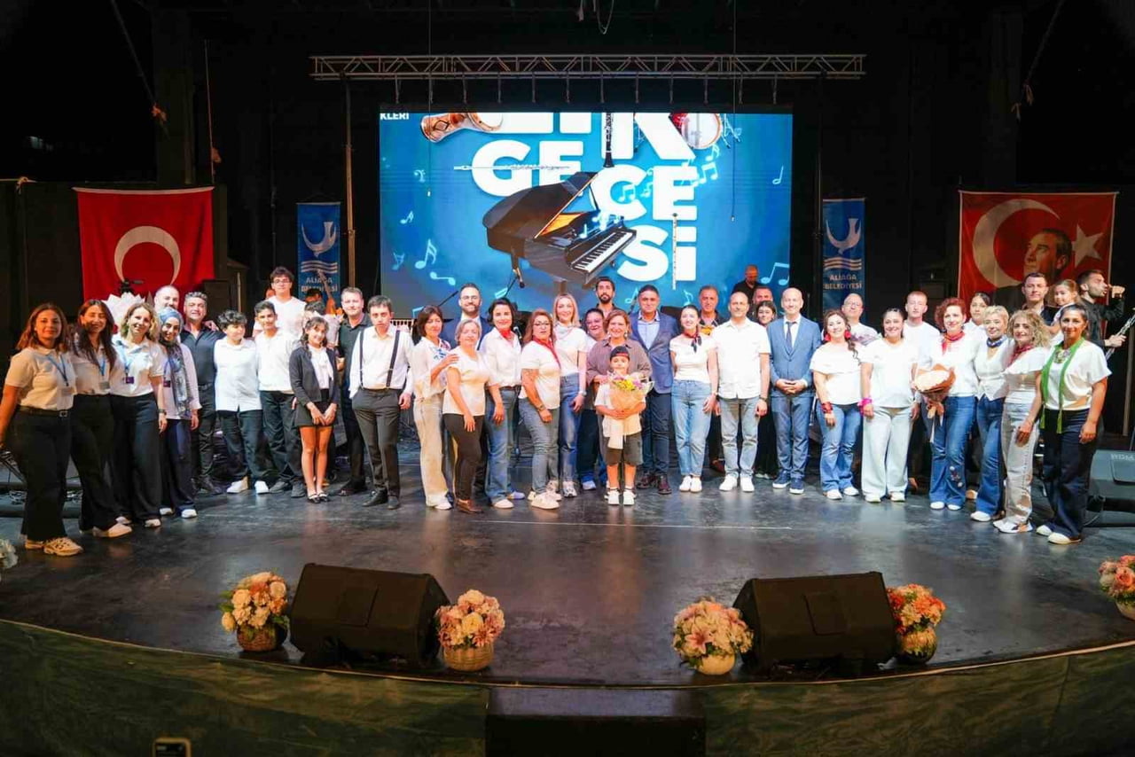ALİAĞA BELEDİYESİ SANATEVİ (ASEV) TARAFINDAN YIL SONU ETKİNLİKLERİ KAPSAMINDA MÜZİK GECESİ...