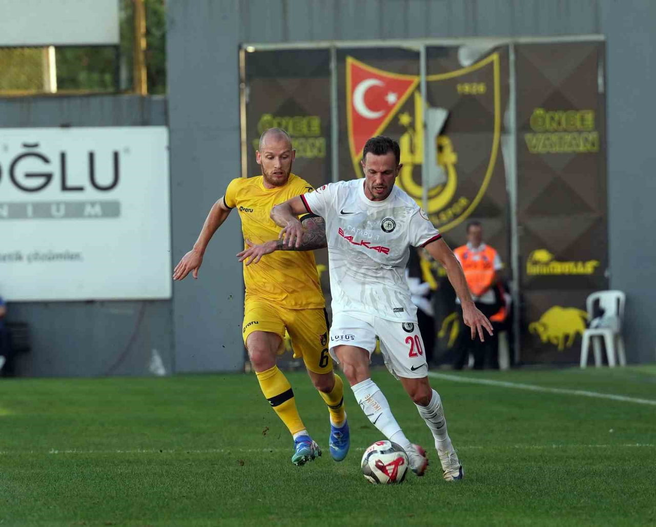 ALİAĞA FK'NIN, GEÇTİĞİMİZ SEZON ÇORUM FK'DA FORMA GİYEN TECRÜBELİ ORTA SAHA OYUNCUSU OĞUZ GÜRBULAK...