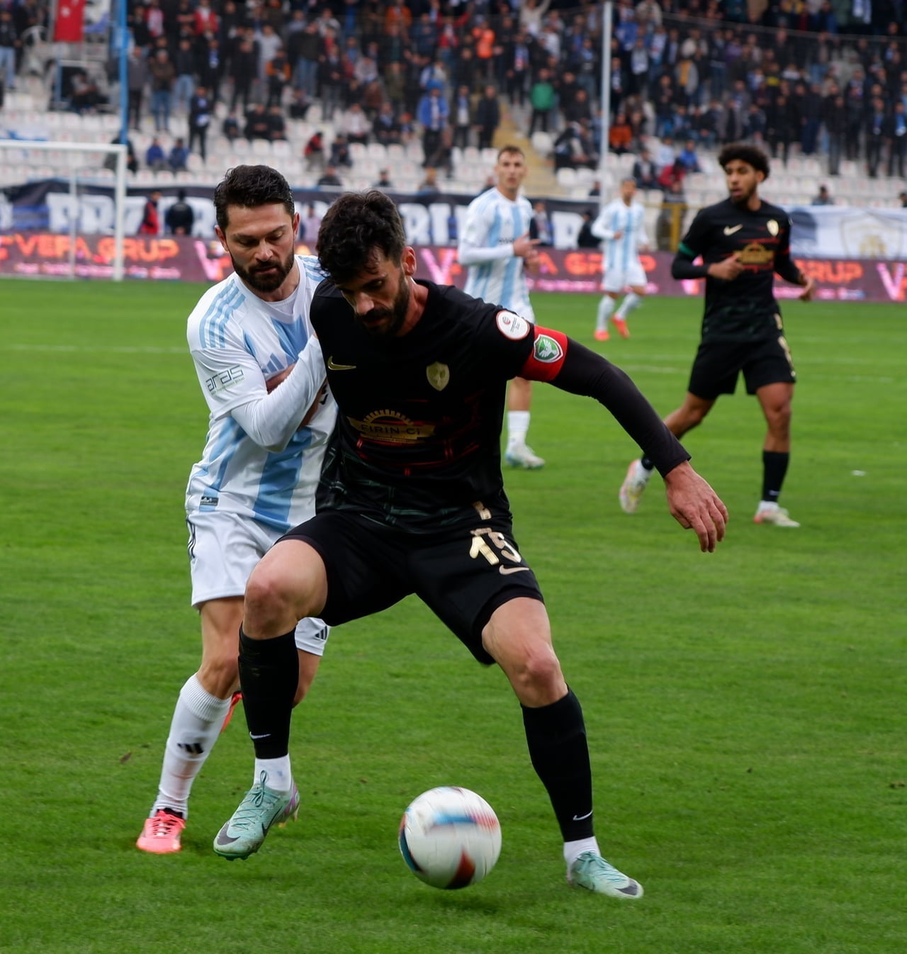 ALİAĞA FK, GEÇTİĞİMİZ SEZON AMED SPORTİF FAALİYETLER’DE FORMA GİYEN 31 YAŞINDAKİ STOPER UĞUR ADEM...