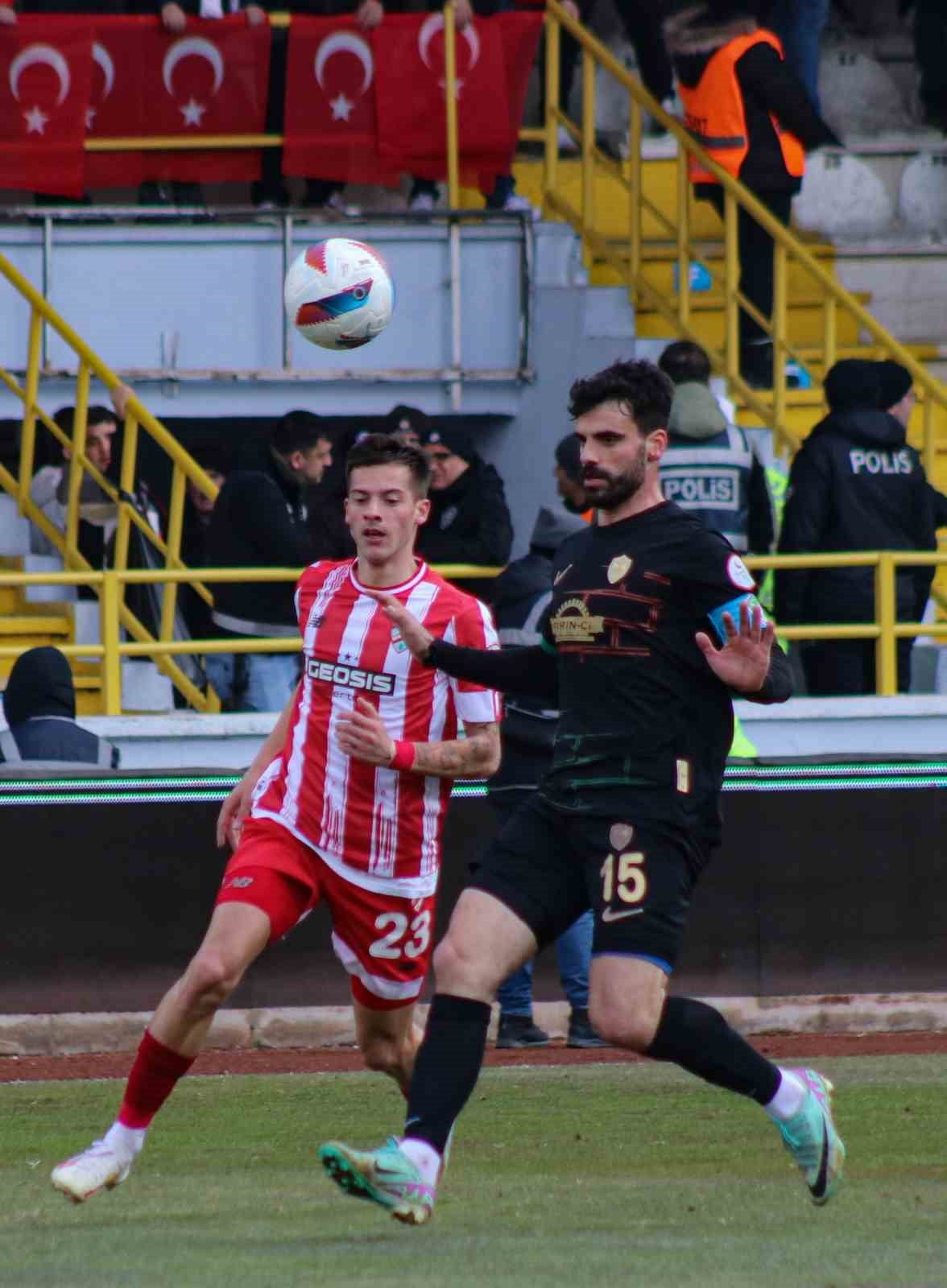 ALİAĞA FK, GEÇTİĞİMİZ SEZON AMED SPORTİF FAALİYETLER’DE FORMA GİYEN 31 YAŞINDAKİ STOPER UĞUR ADEM...