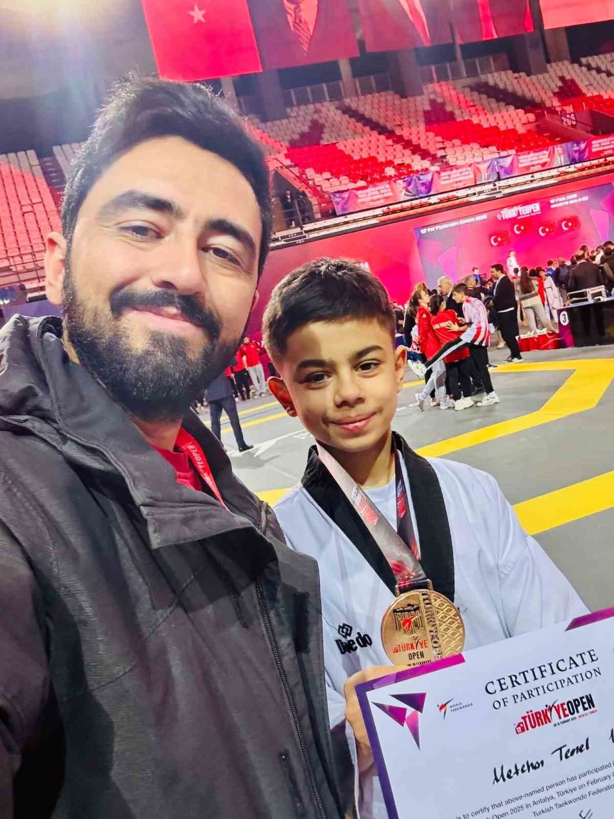 ALİAĞA GENÇLİK MERKEZİ (AGM) SPOR KULÜBÜ TAEKWONDO ANTRENÖRÜ VE TÜRKİYE TAEKWONDO FEDERASYONU...