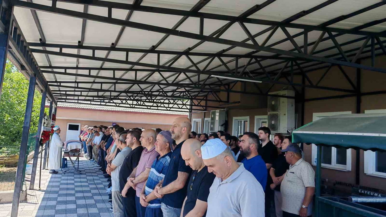 ALPER BAŞÖREN GÖZYAŞLARI ARASINDA SON YOLCULUĞUNA UĞURLANDI