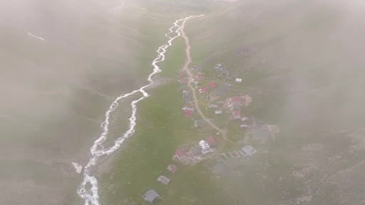Alpleri andıran manzarasıyla Dulağa Yaylası baharın renklerine büründü