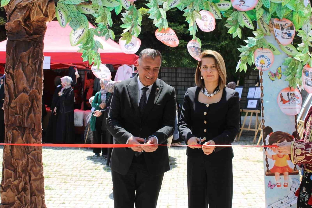 ALTINTAŞ’TA HAYAT BOYU ÖĞRENME HAFTASI ETKİNLİKLERİ DÜZENLENDİ