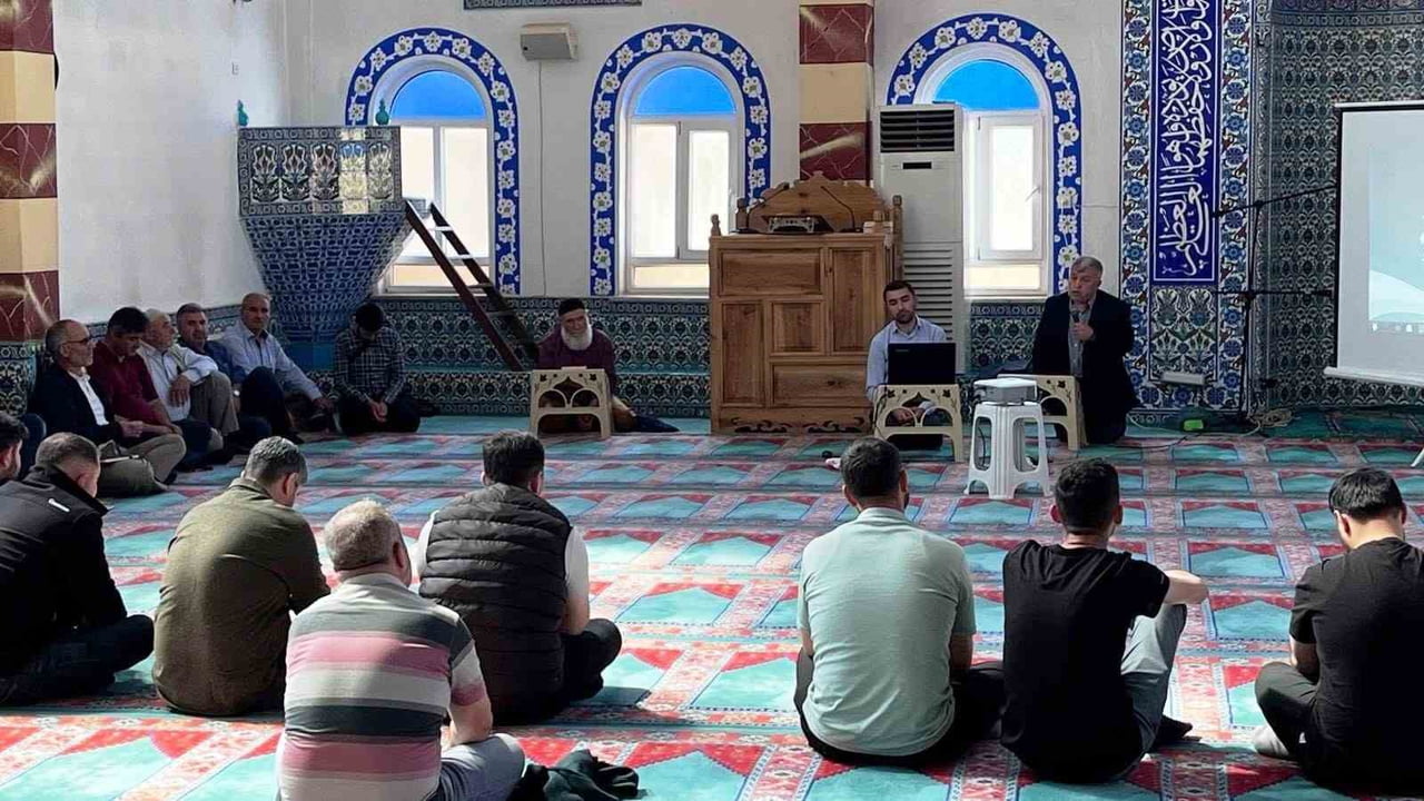 ALTINTAŞ’TA KUR’AN KURSLARINDA GÖREV ALACAK PERSONELE HİZMET İÇİ EĞİTİM