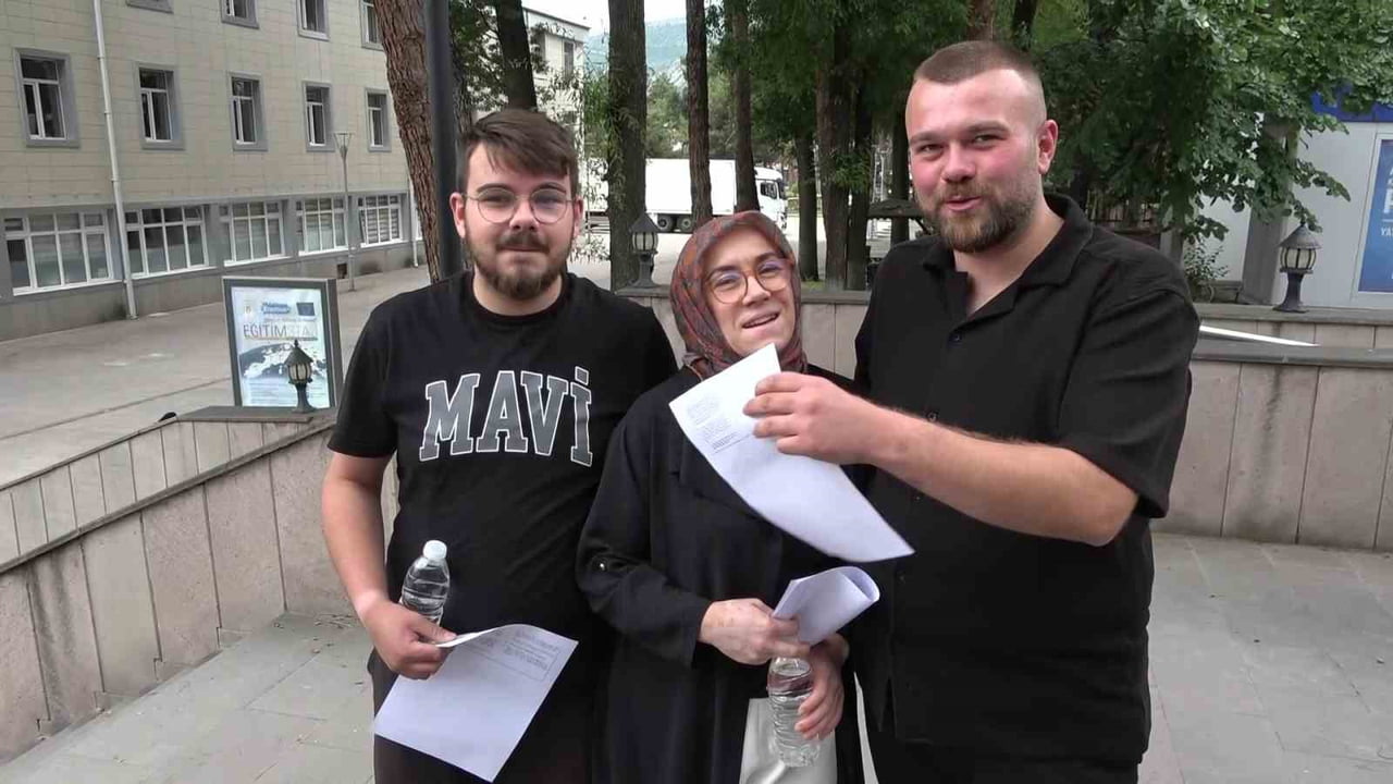 AMASYA'DA YÜKSEKÖĞRETİM KURUMLARI SINAVI'NA (YKS) OĞULLARI MUSTAFA (25) VE KEREM (19) İLE BİRLİKTE...