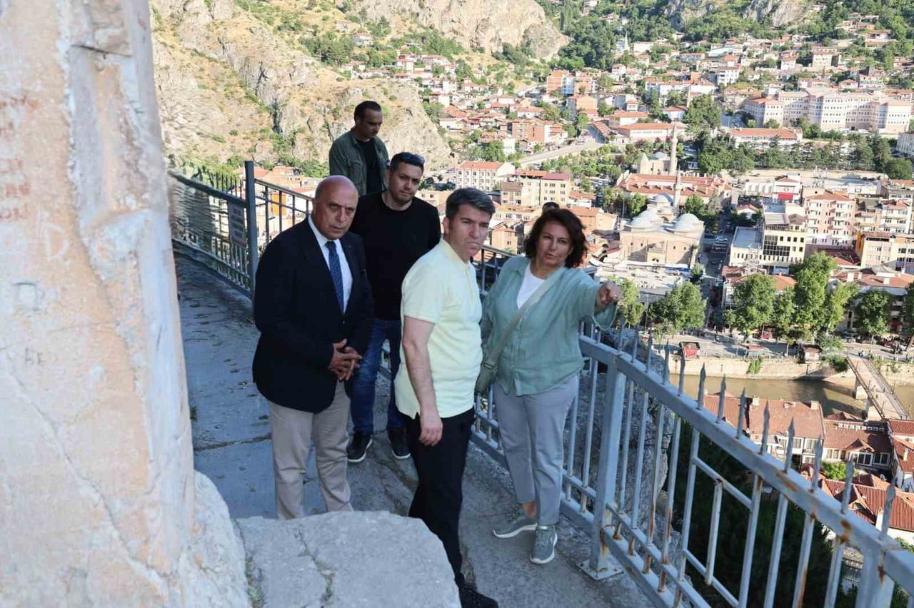 AMASYA İL ÖZEL İDARESİ’NDEN YAPILAN PAYLAŞIMDA ŞEHRİN VİTRİNİ KONUMUNDAKİ HARŞENA DAĞI ÜZERİNDEKİ...