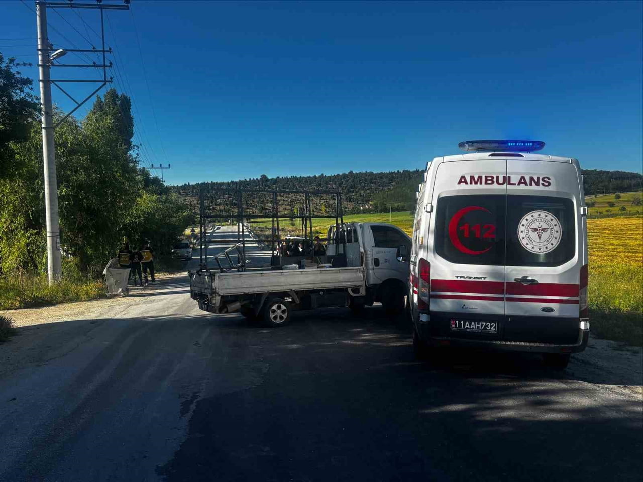 AMBULANS İLE KAMYONETİN ÇARPIŞTIĞI KAZA KORKUTTU