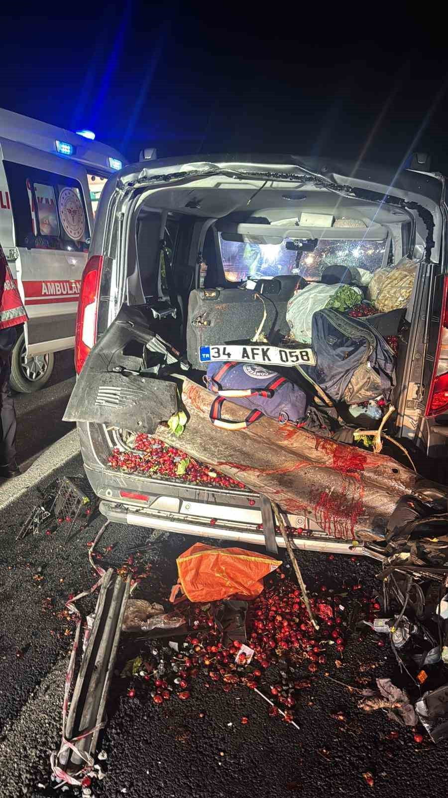 ANADOLU OTOYOLU DÜZCE-SAKARYA SINIRINDA GECE SAATLERİNDE MEYDANA GELEN KAZADA, HAFİF TİCARİ ARAÇ...