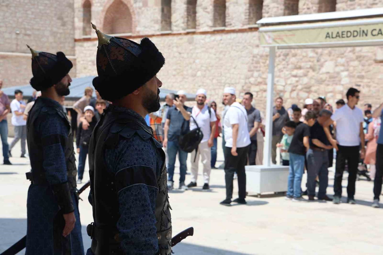 ANADOLU SELÇUKLU DEVLETİ’NE BAŞKENTLİK YAPAN KONYA’DA BULUNAN ALAADDİN CAMİİ SULTANLAR TÜRBESİ'NDE...