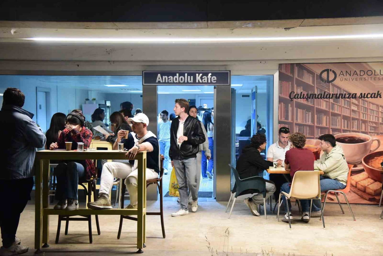 ANADOLU ÜNİVERSİTESİ, FİNAL HAFTASINDA YOĞUN BİR ÇALIŞMA TEMPOSU İÇERİSİNDE OLAN ÖĞRENCİLER İÇİN...