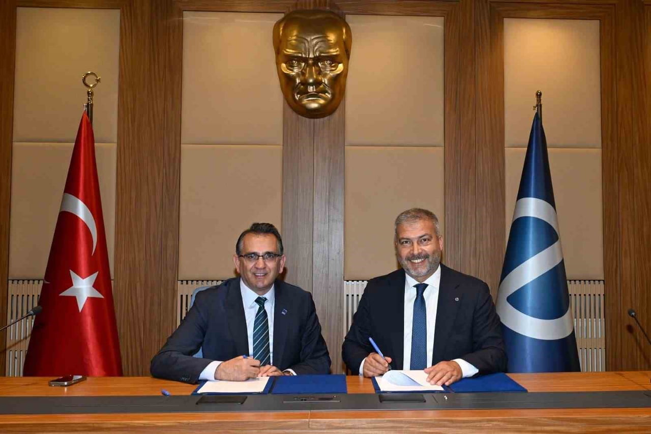 ANADOLU ÜNİVERSİTESİ REKTÖRLÜK SENATO ODASINDA GERÇEKLEŞTİRİLEN İMZA TÖRENİNE ANADOLU ÜNİVERSİTESİ...