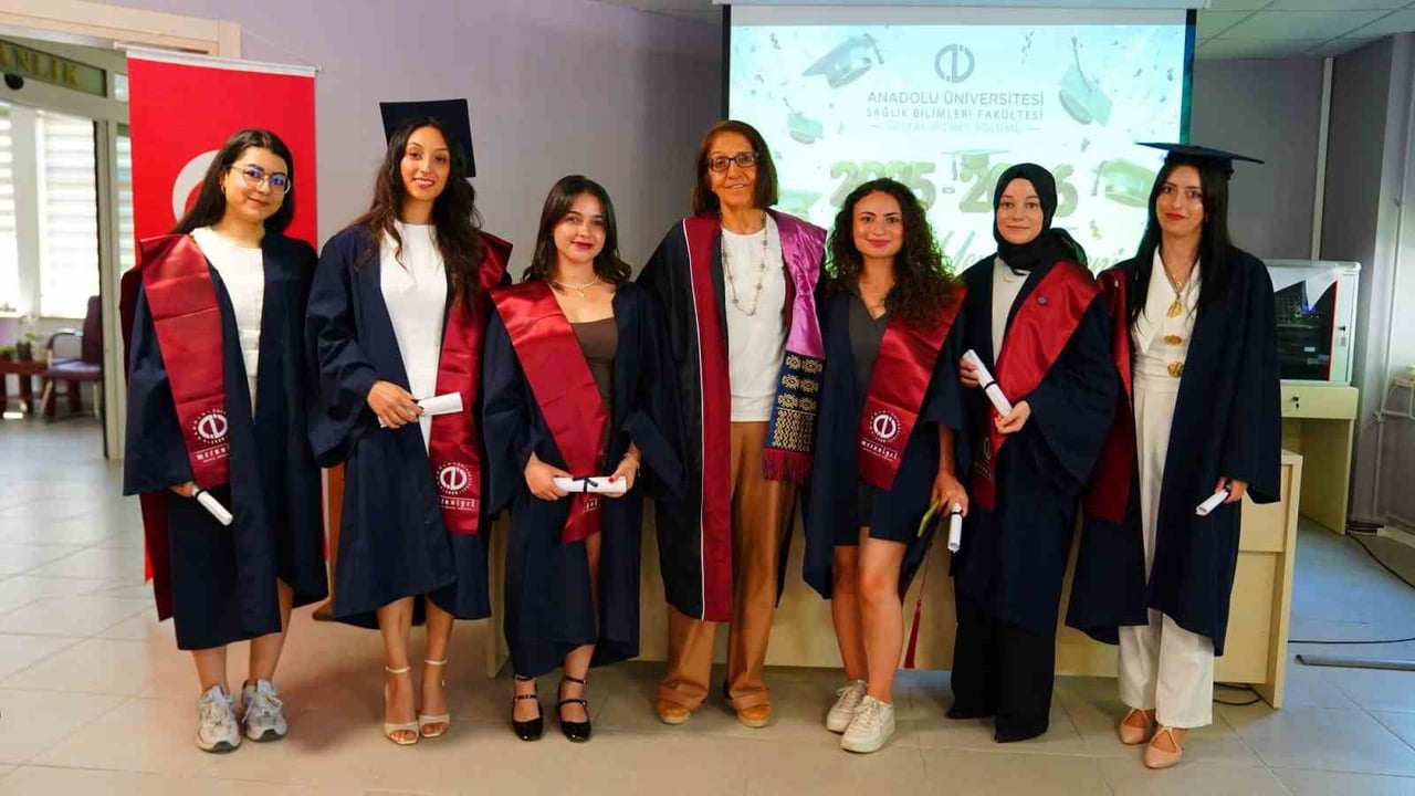 ANADOLU ÜNİVERSİTESİ SAĞLIK BİLİMLERİ FAKÜLTESİ (SBF) SOSYAL HİZMET BÖLÜMÜ ÖĞRENCİLERİ, DÜZENLENEN...