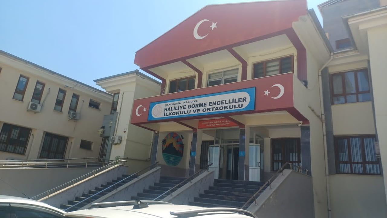ANIZ YANGINI OKULA SIÇRAMADAN SÖNDÜRÜLDÜ