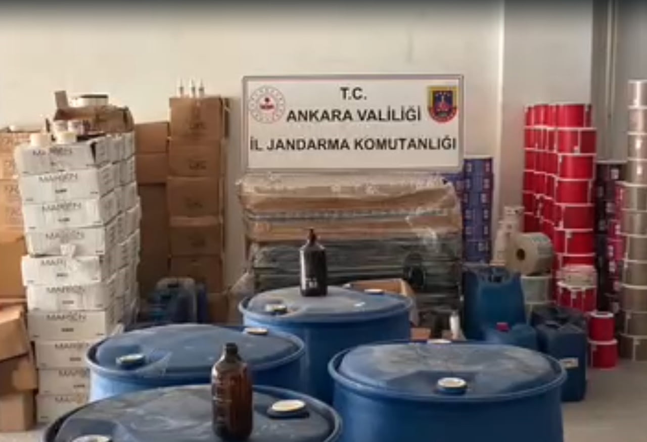 ANKARA'DA BİR DEPOYA DÜZENLENEN OPERASYONDA, PİYASA DEĞERİ YAKLAŞIK 10 MİLYON LİRA OLAN SAHTE VEYA...