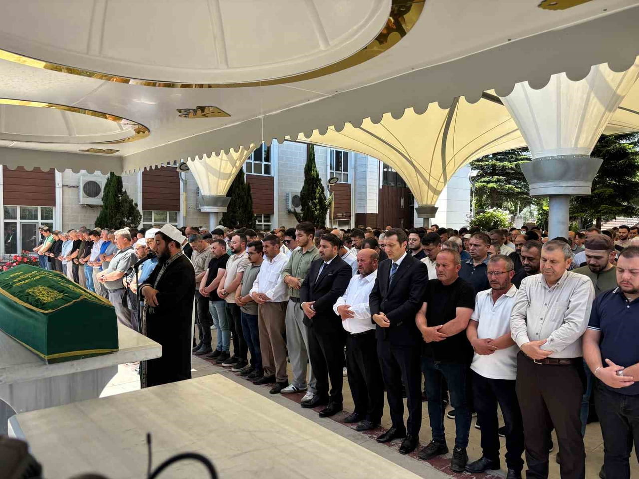 ANKARA'DA BİSİKLETİNE BİNDİĞİ SIRADA HAFİF TİCARİ ARACIN ÇARPMASI NEDENİYLE HAYATINI KAYBEDEN 11...