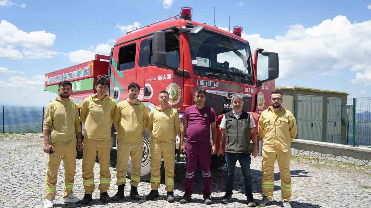 ANKARA'DAKİ 2020 RAKIMLI IŞIK DAĞI YANGIN GÖZETLEME KULESİ'NDE EKİPLER, BİNLERCE HEKTARLIK...