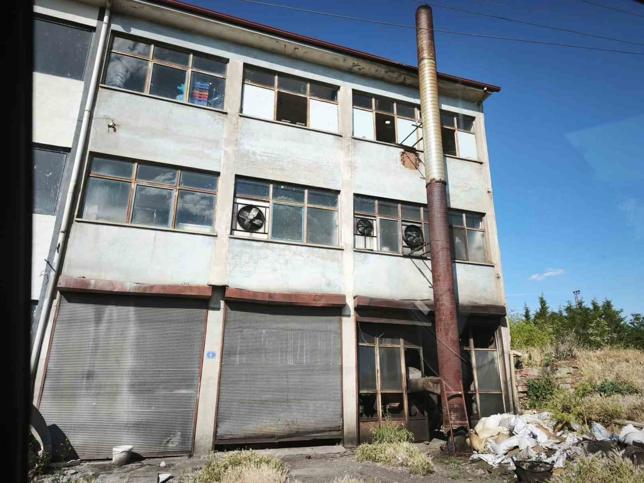 ANKARA'NIN ALTINDAĞ İLÇESİNDE PİYASA DEĞERİ 5 MİLYON LİRA OLAN 9 TON BOZUK SÜT VE SÜT ÜRÜNÜ ELE...