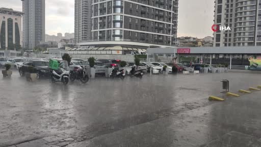 Ankara’da sağanak yağış etkili oldu