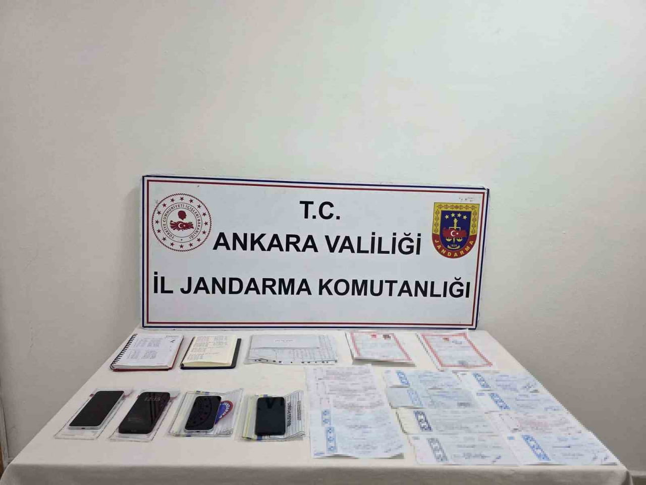 ANKARA’DA TEFECİLİK YAPTIĞI BELİRLENEN SUÇ ÖRGÜTÜNE YÖNELİK DÜZENLENEN OPERASYONDA 5 ŞÜPHELİ...