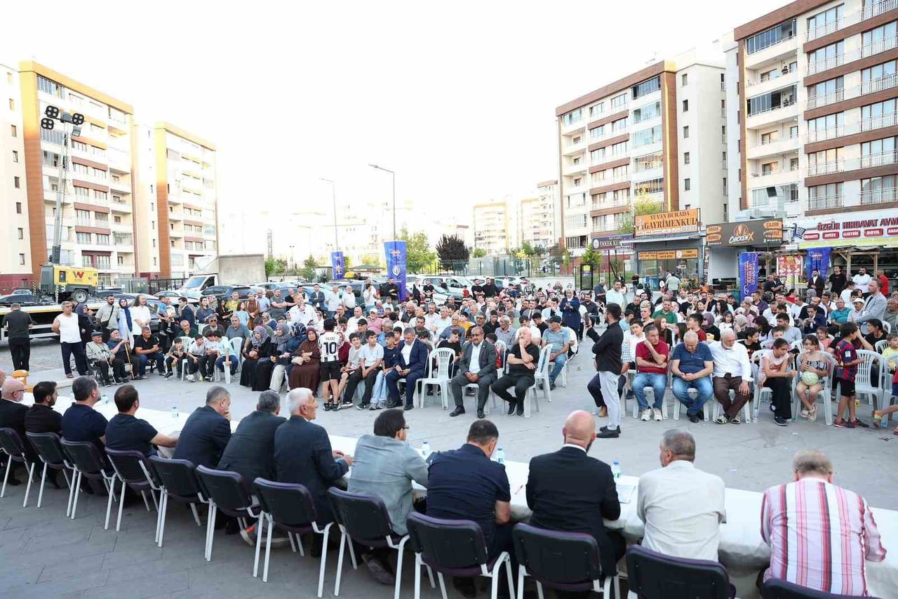 ANKARA SİNCAN BELEDİYE BAŞKANI MURAT ERCAN, VATANDAŞLARLA DOĞRUDAN İLETİŞİM KURMAYI ESAS ALAN...