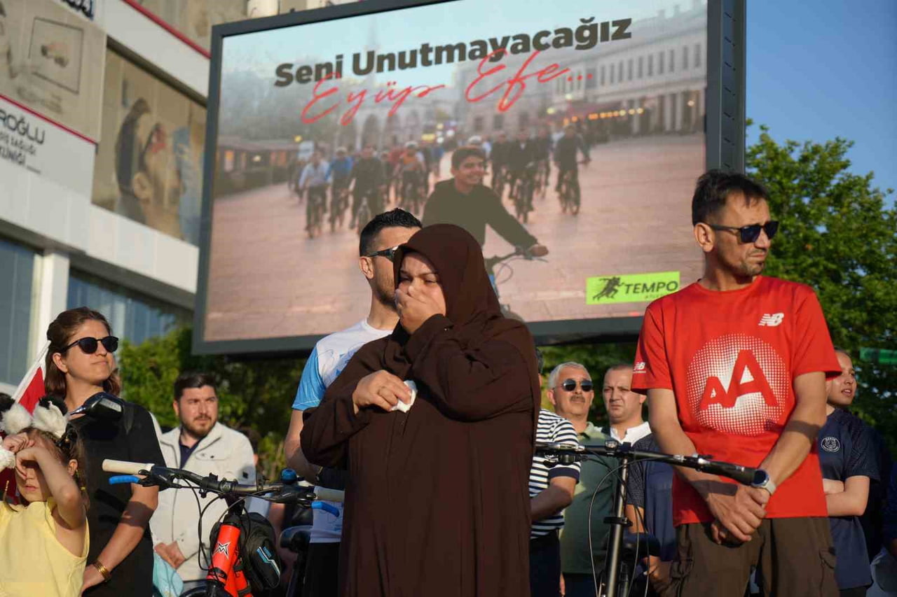 ANNE LEYLA ÖZUYGUR.