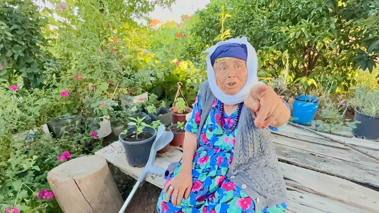 ANNE SEVİM ÜSTÜN
