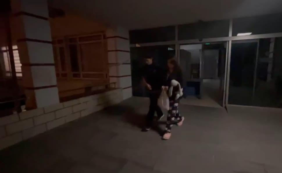 ANNESİNİ BIÇAKLAYAN N.D ÇIKARILDIĞI MAHKEMECE TUTUKLANDI.