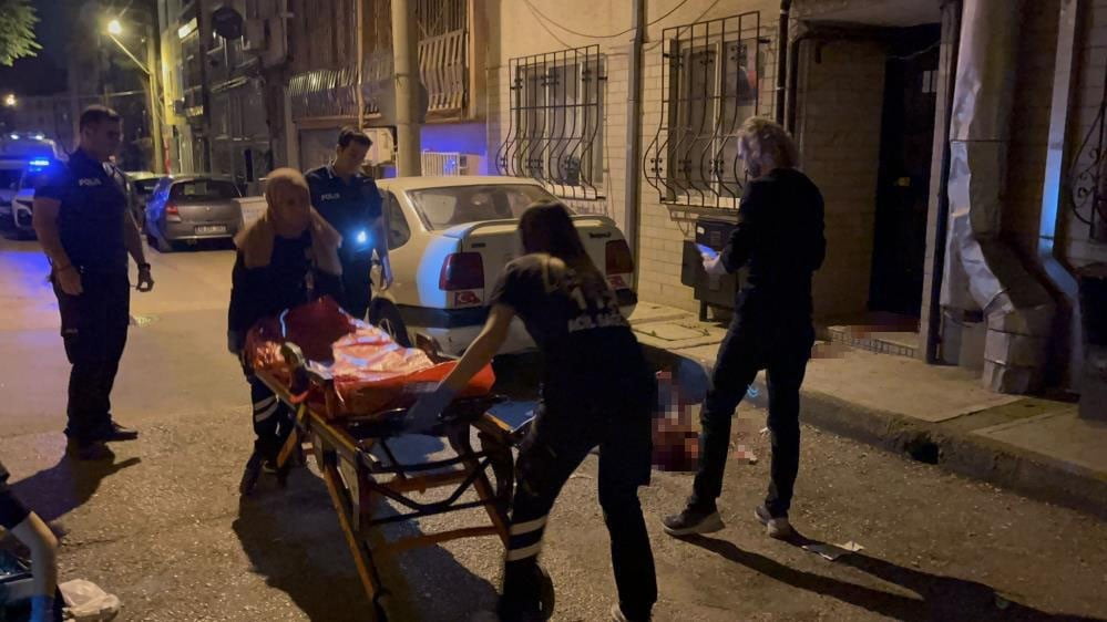 ANNESİNİ BIÇAKLAYIP DEHŞET SAÇTI AĞIR YARALI KADIN YAŞAM SAVAŞINI KAYBETTİ