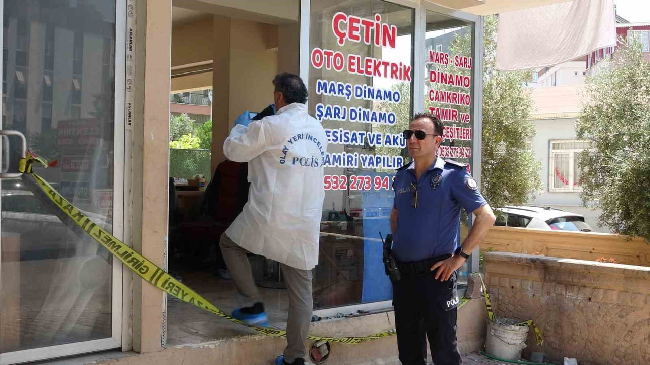 ANTALYA'DA OTO ELEKTRİK USTASI SABAH ERKEN SAATLERDE GELEREK AÇTIĞI İŞYERİNDE ÖLÜ OLARAK BULUNDU....