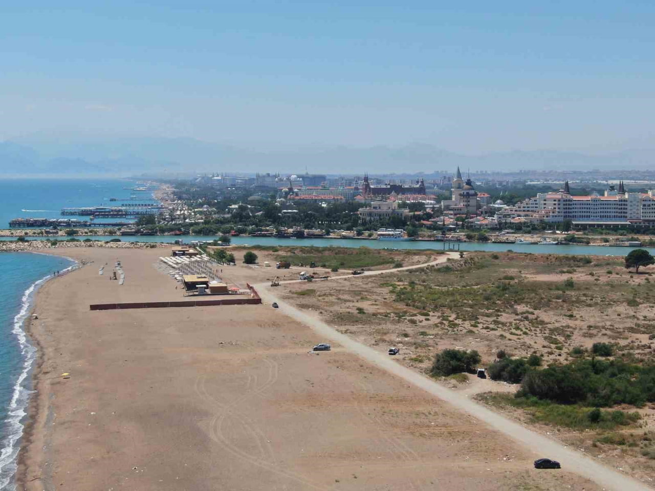 ANTALYA'NIN AKSU İLÇESİ KUMKÖY SAHİLİNDE YIKILAN ÇARDAKLARIN YERİNE KÜLTÜR VE TURİZM BAKANLIĞI...
