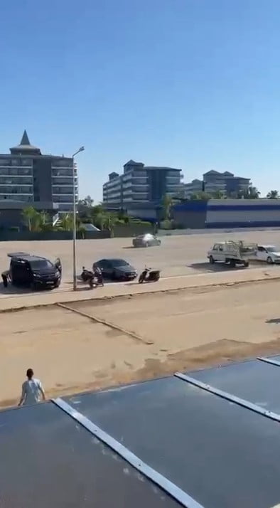 ANTALYA'NIN ALANYA İLÇESİNDE DRİFT YAPARAK TRAFİK GÜVENLİĞİNİ TEHLİKEYE DÜŞÜREN SÜRÜCÜYE 140 BİN...