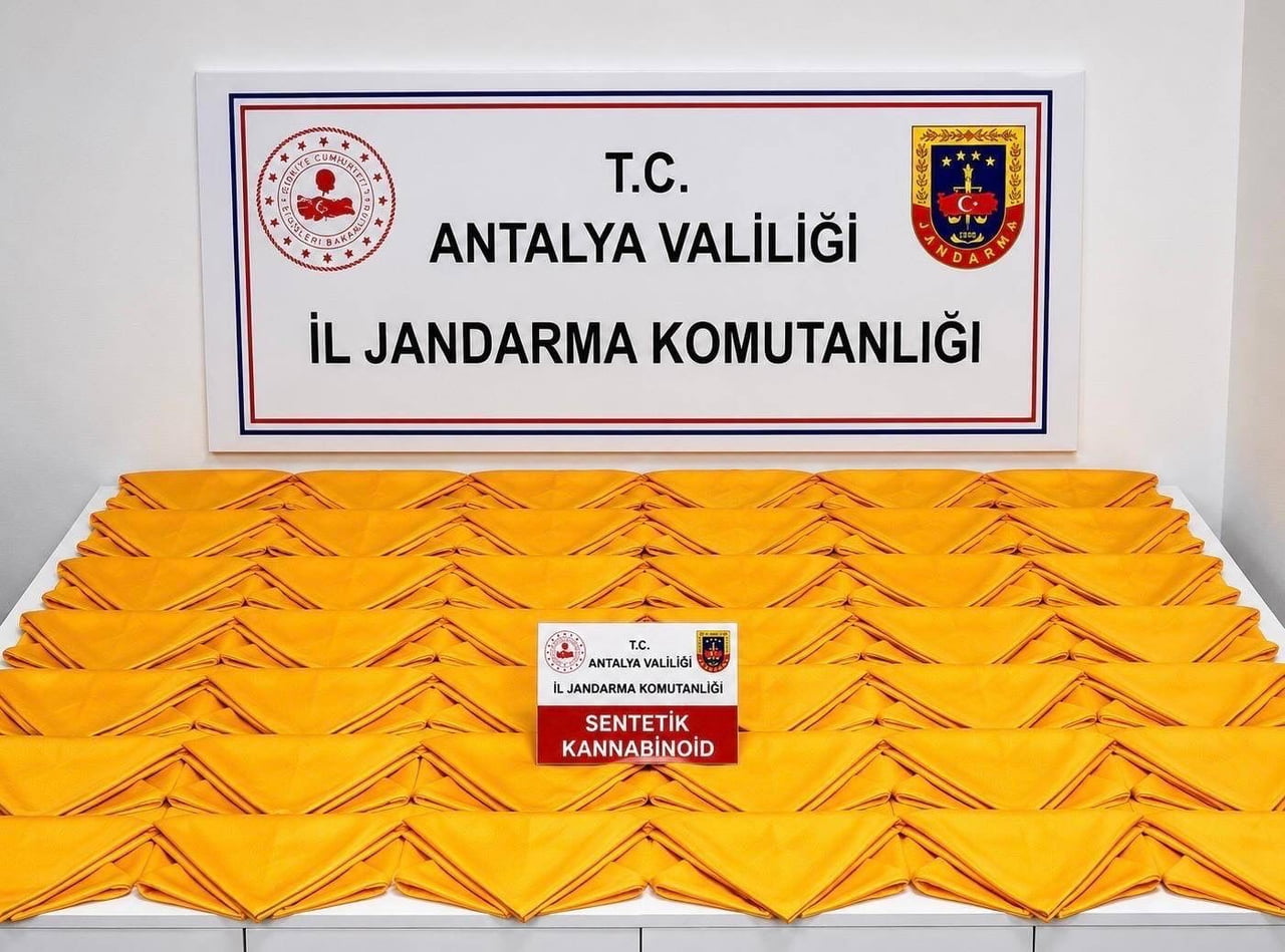 ANTALYA'NIN ALANYA İLÇESİNDE JANDARMA EKİPLERİNCE DÜZENLENEN UYUŞTURUCU OPERASYONUNDA GÖZALTINA...