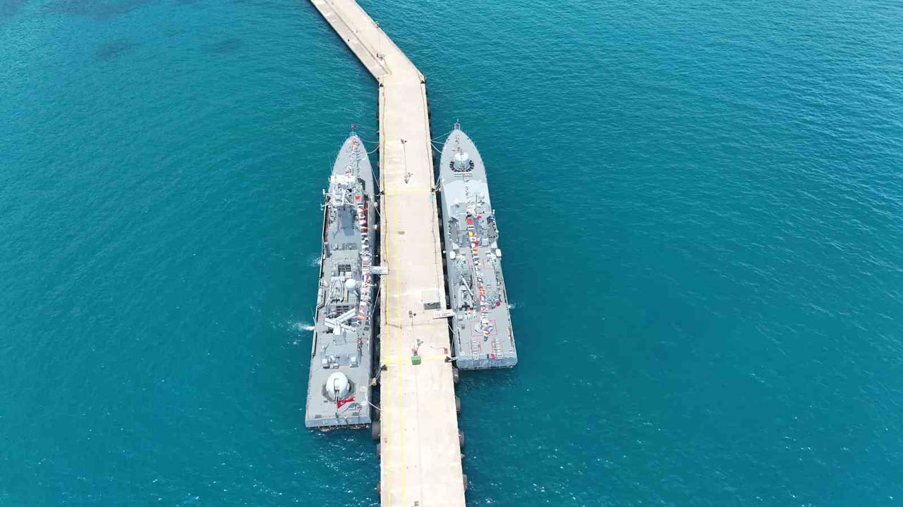 ANTALYA'NIN ALANYA İLÇESİNDE, TÜRK DENİZ KUVVETLERİ KOMUTANLIĞINA AİT TCG TARSUS GEMİSİ İLE TCG...