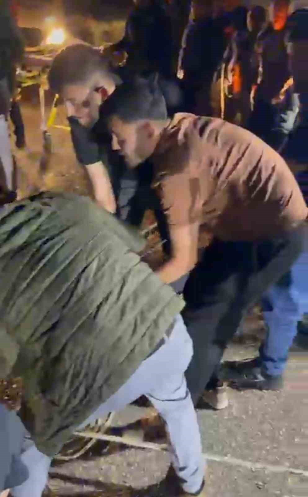 ANTALYA'NIN FİNİKE İLÇESİNDE BİR ARACIN UÇURUMA DÜŞMESİ SONUCU 1 KİŞİ SIKIŞARAK MAHSUR KALDIĞI...