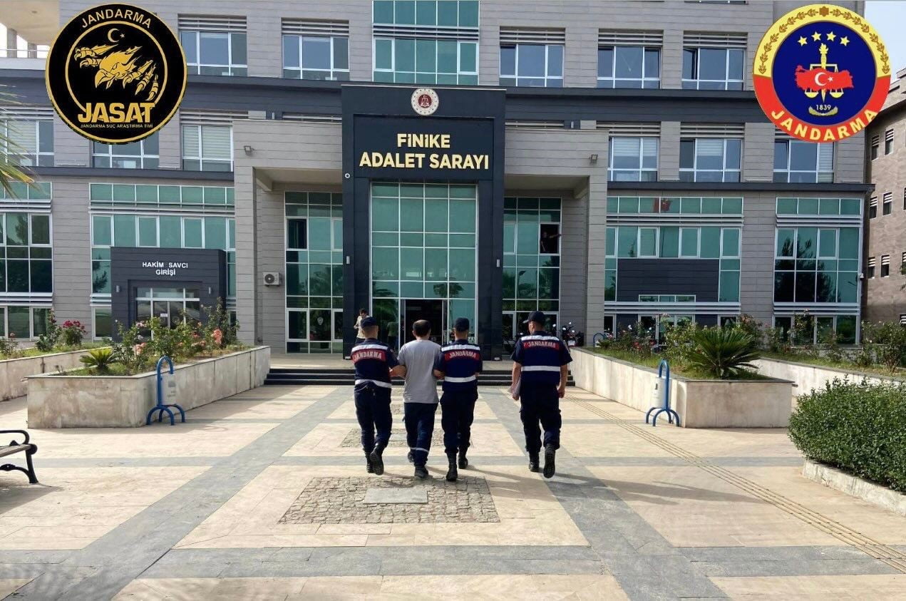 ANTALYA'NIN FİNİKE İLÇESİNDE, ÇEŞİTLİ SUÇLARDAN HAKKINDA KESİNLEŞMİŞ 21 YIL 9 AY 25 GÜN HAPİS...
