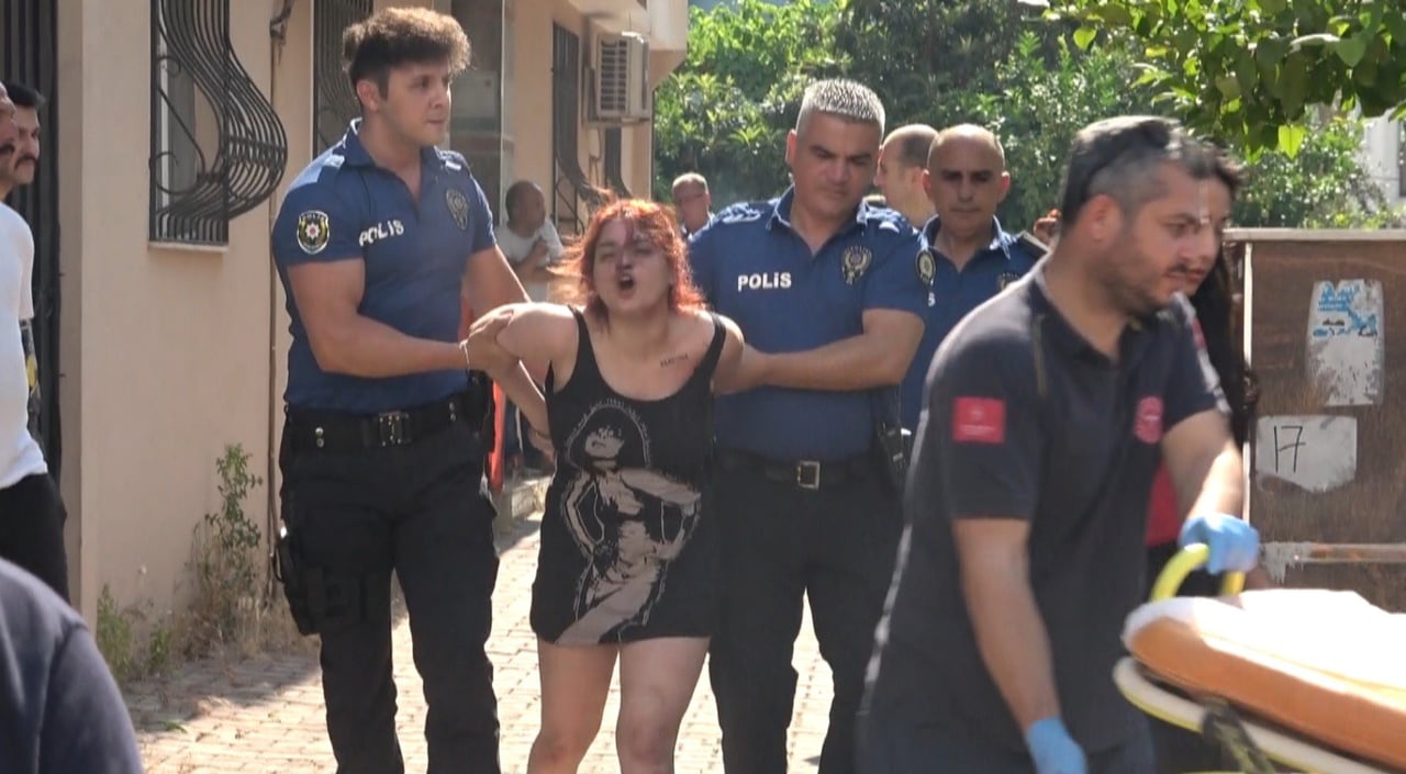 ANTALYA'NIN KEPEZ İLÇESİNDE PSİKOLOJİK SORUNLARI OLDUĞU İDDİA EDİLEN GENÇ KADIN, YAŞADIĞI EVDE...