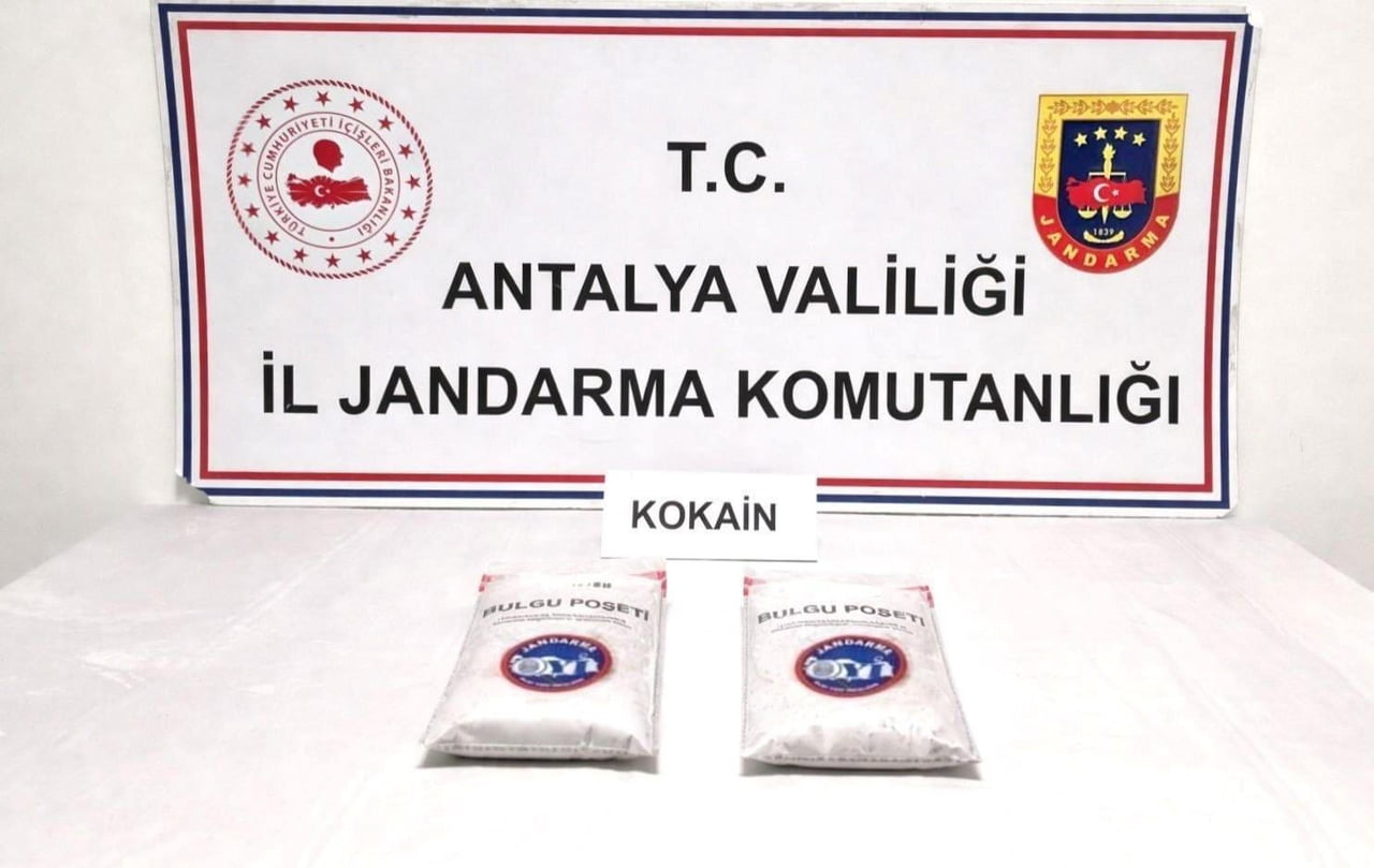 ANTALYA'NIN KONYAALTI İLÇESİNDE JANDARMA EKİPLERİNCE DÜZENLENEN UYUŞTURUCU OPERASYONUNDA 1...
