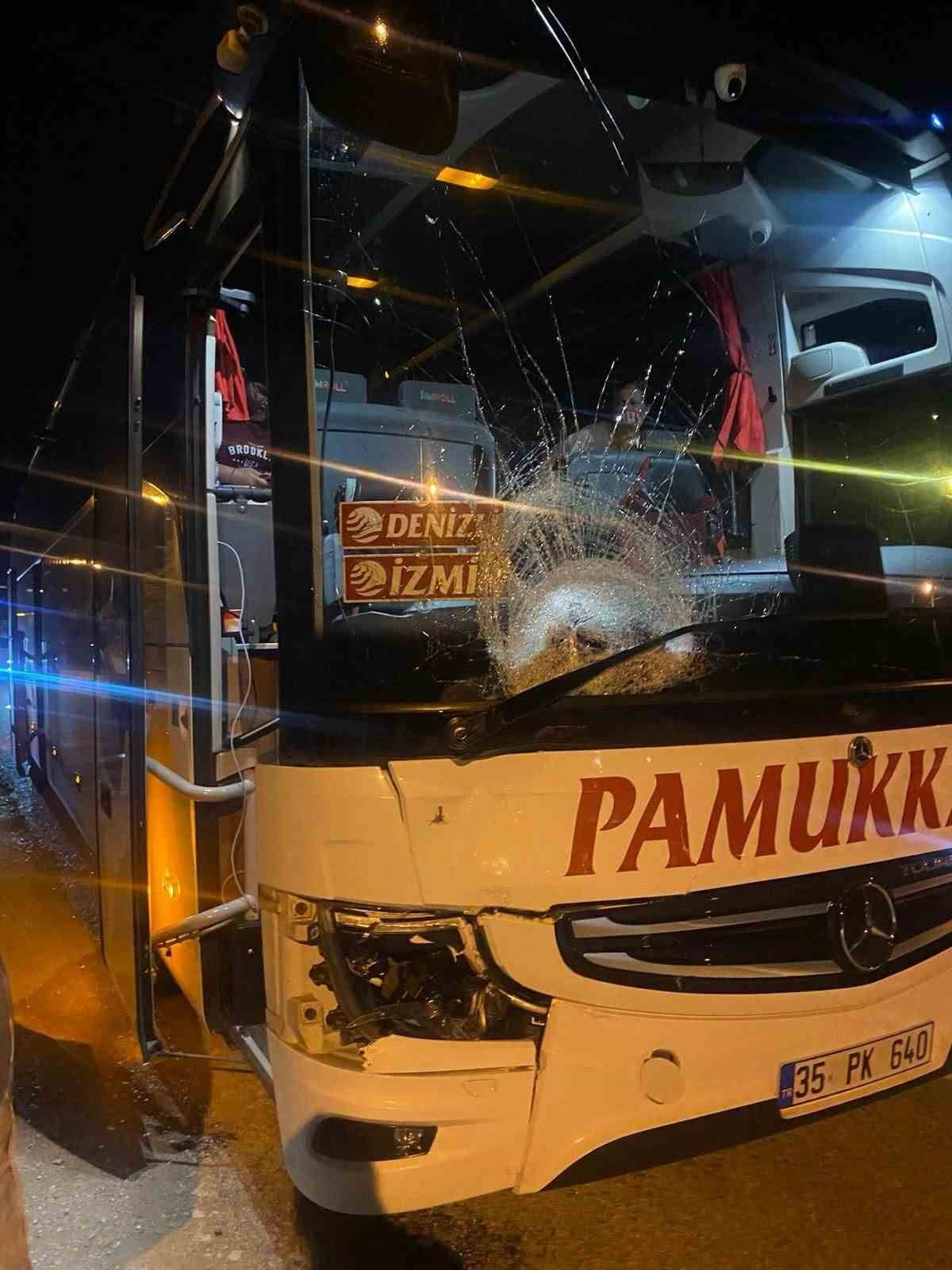 ANTALYA'NIN KORKUTELİ İLÇESİNDE YOLUN KARŞISINA GEÇMEK İSTERKEN YOLCU OTOBÜSÜNÜN ÇARPTIĞI YAYA...