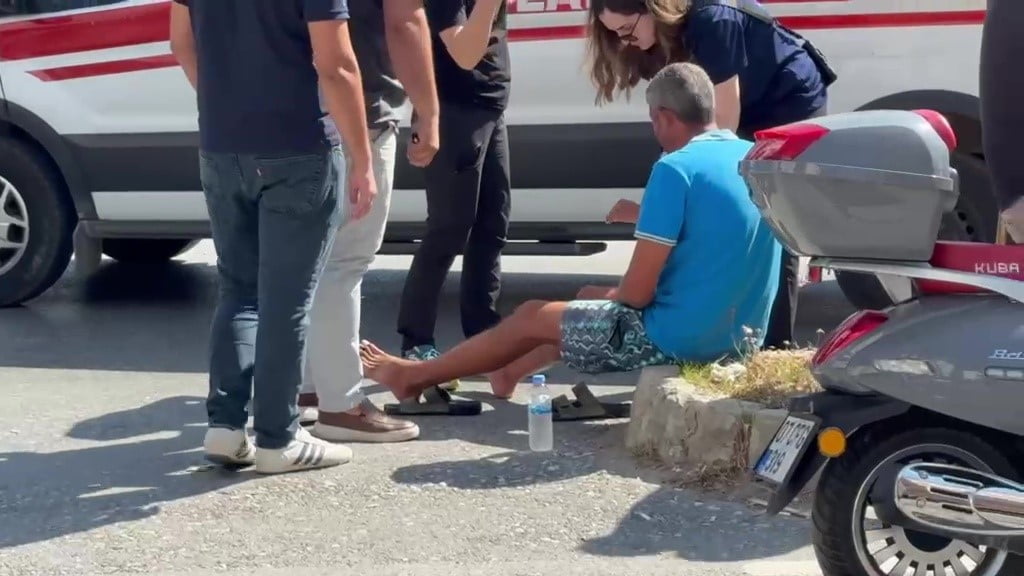 ANTALYA'NIN MANAVGAT İLÇESİ'NDE  KAMYONETİN MOTOSİKLET İLE ÇARPIŞMASI SONUCU MEYDANA GELEN KAZADA...